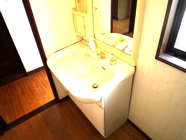石田南一丁目4番16号（B-27）の独立洗面台
