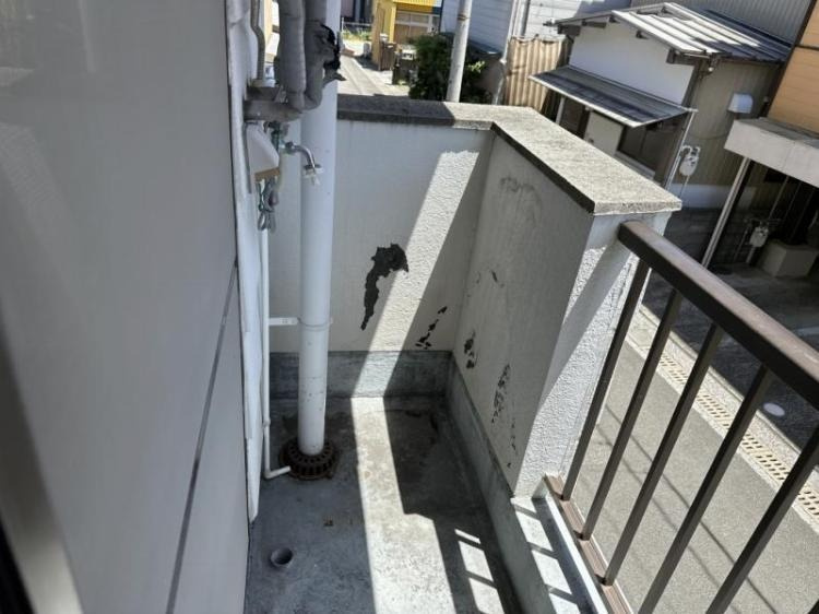 アサミハイツのバルコニー|開放的で明るい空間を演出してくれるバルコニーです