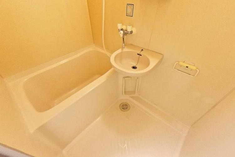 アサミハイツの浴室|落ち着いた空間のお風呂です