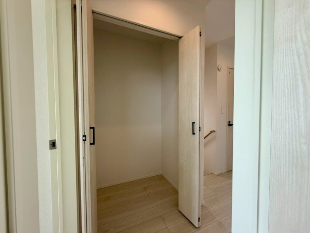 香美市土佐山田町百石町2棟 2号棟の収納|２階階段横収納