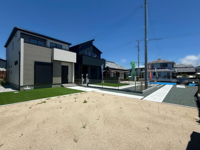 香美市土佐山田町百石町2棟 2号棟の前面道路含む現地写真