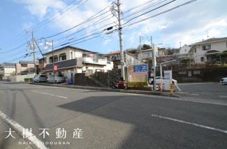 【前面道路含む現地写真】