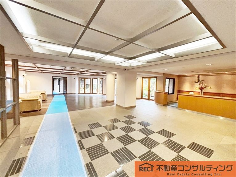 ルネ芦屋川ロザリウムのエントランス