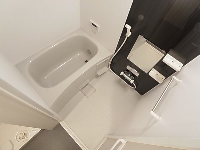 神戸市長田区海運町８丁目のアパートの浴室|追い焚き機能付きバスルーム