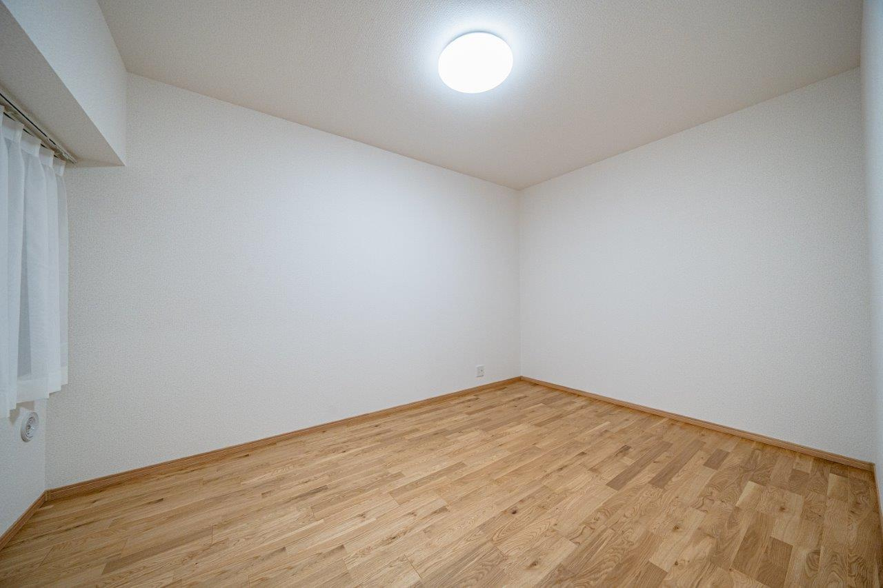 グレイス高畑　102号室の洋室