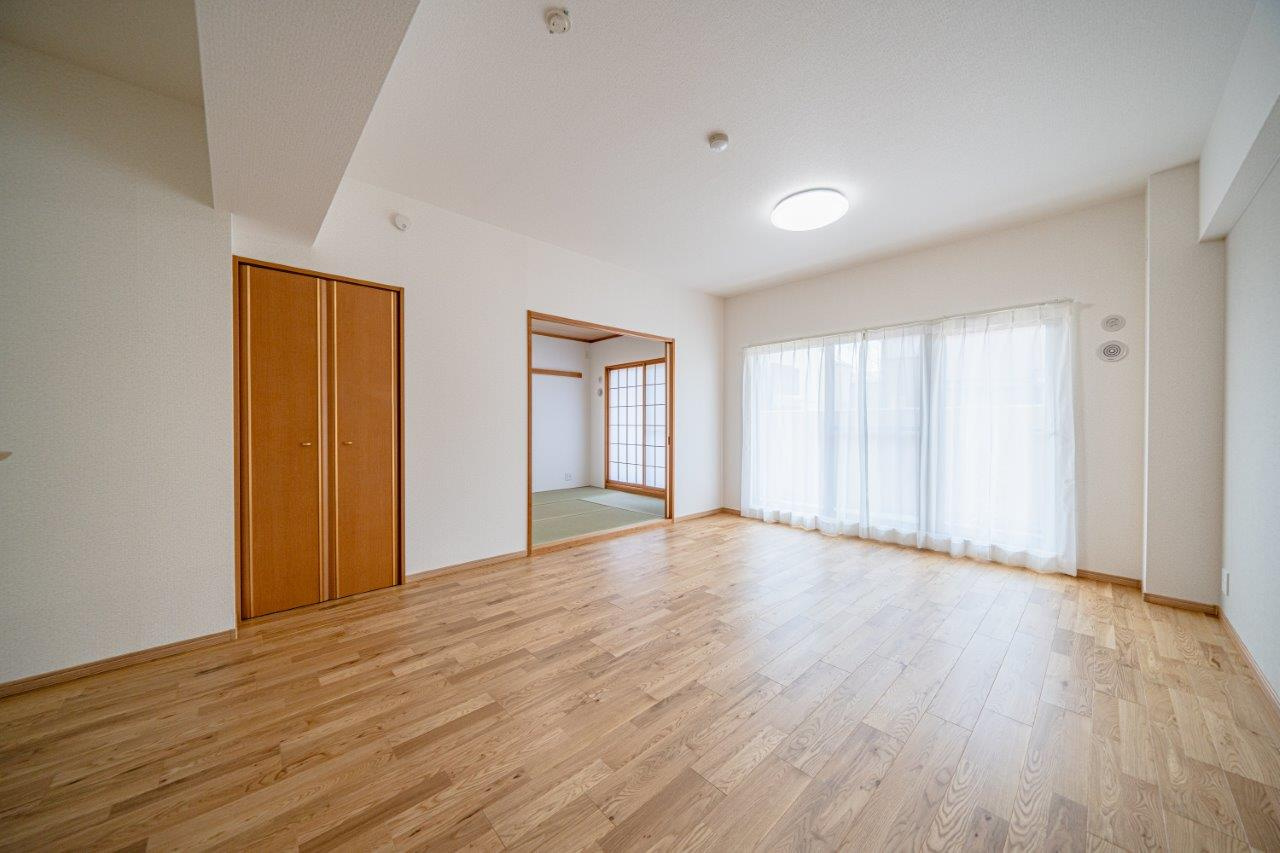 グレイス高畑　102号室の居間・リビング