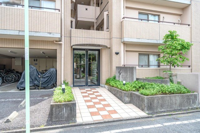 グレイス高畑　102号室のエントランス