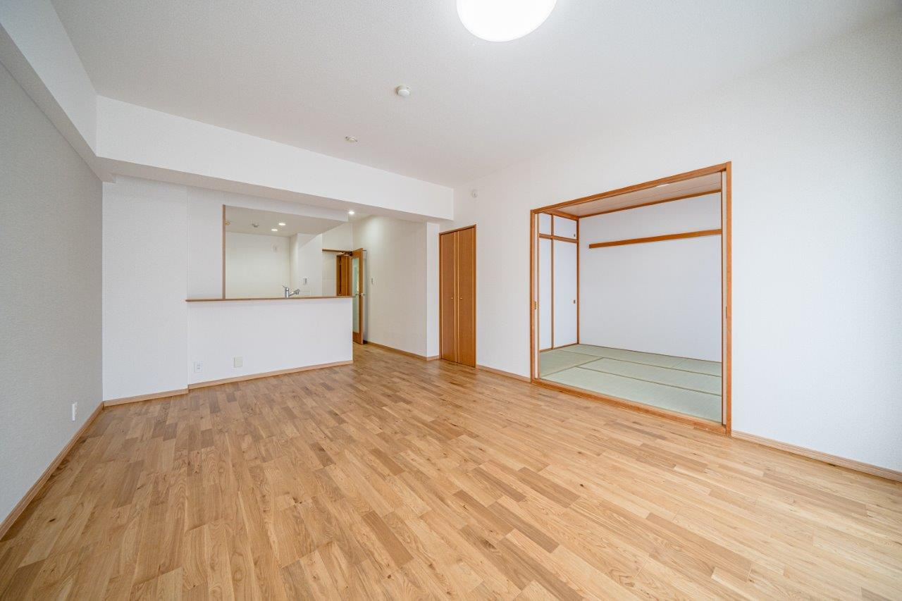 グレイス高畑　102号室の居間・リビング