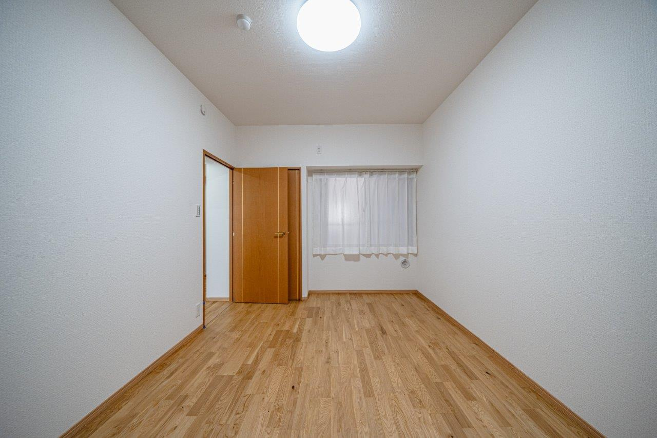 グレイス高畑　102号室の玄関