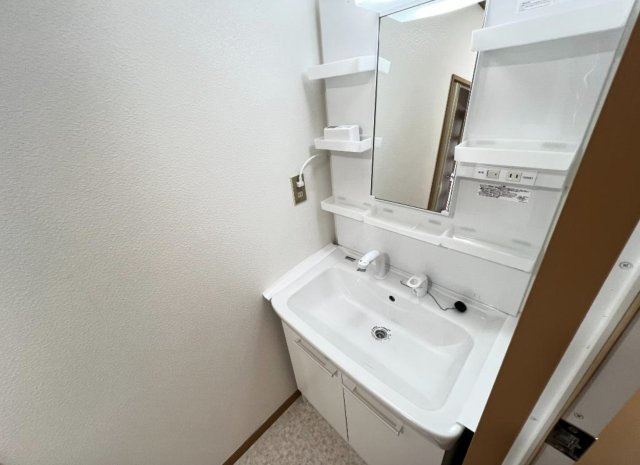 和泉府中団地の独立洗面台