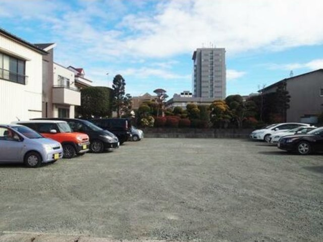 太田市浜町売店舗付住宅の駐車場