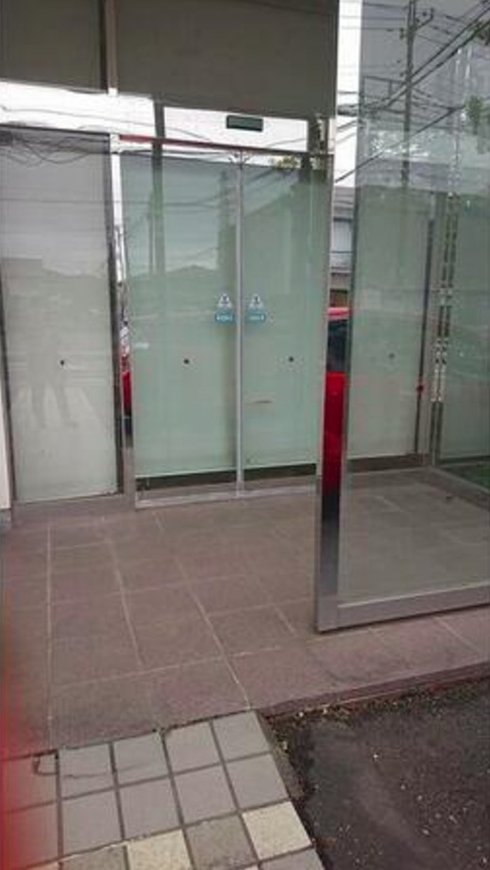 太田市浜町売店舗付住宅の玄関