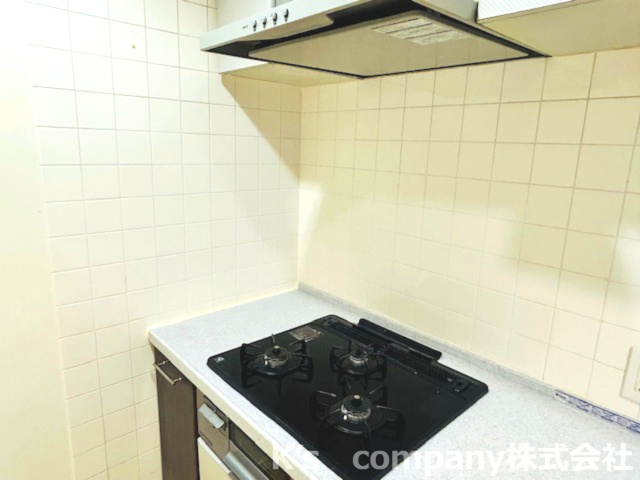 ◎茅ヶ崎市緑が浜　ライオンズマンション茅ヶ崎グランコーストのキッチン|3口ガスコンロでお料理の幅も広がります♪