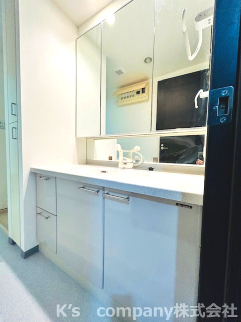 ◎茅ヶ崎市緑が浜　ライオンズマンション茅ヶ崎グランコーストの独立洗面台|収納力のある洗面台☆