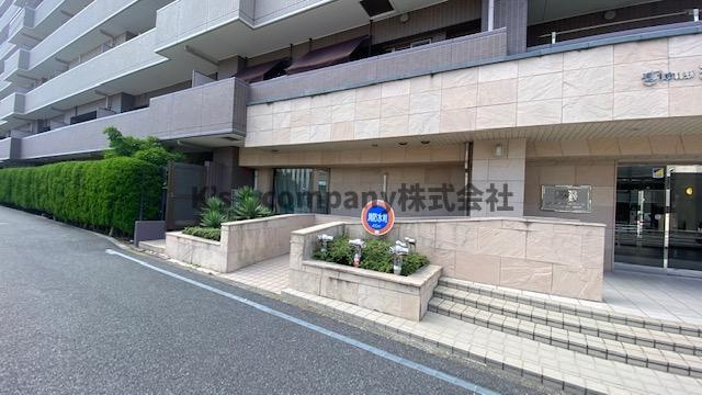 ◎茅ヶ崎市緑が浜　ライオンズマンション茅ヶ崎グランコーストのエントランス|エントランス周辺スペース◇スロープ付き♪