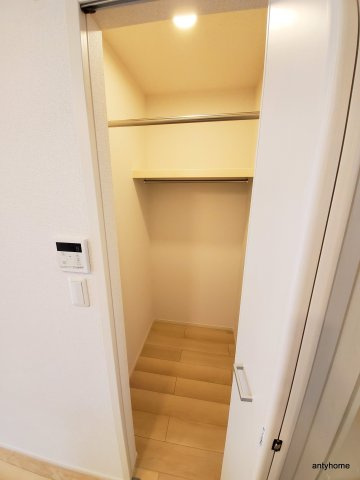 シャルマン・トレーズ　仲介手数料無料の収納