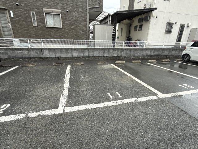 キャトルセゾン福崎の駐車場
