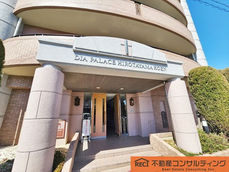 ダイアパレス広田山公園のエントランス