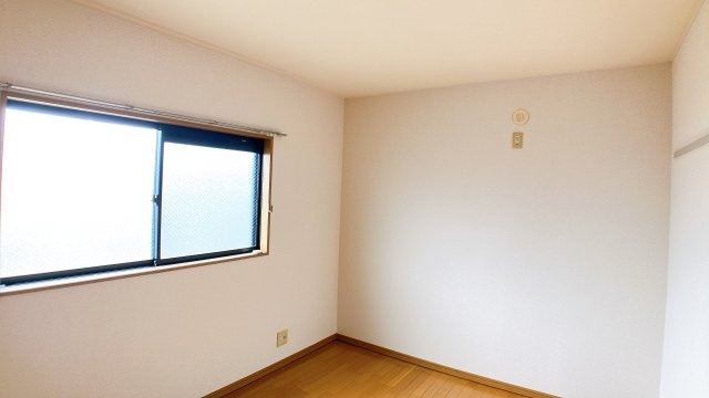 コート半田東Ａ棟の洋室|別部屋反転間取のお写真になります。参考にご覧くださいませ。