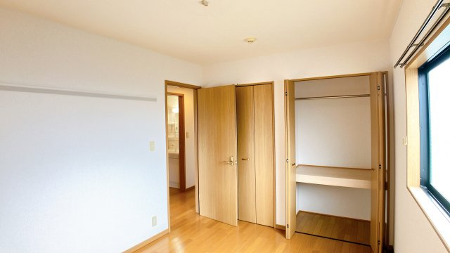 コート半田東Ａ棟の洋室|別部屋反転間取のお写真になります。参考にご覧くださいませ。