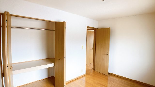 コート半田東Ａ棟の収納|別部屋反転間取のお写真になります。参考にご覧くださいませ。