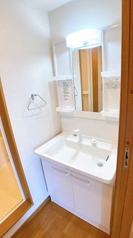 コート半田東Ａ棟の洗面所|別部屋反転間取のお写真になります。参考にご覧くださいませ。