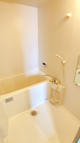 コート半田東Ａ棟の浴室|別部屋反転間取のお写真になります。参考にご覧くださいませ。