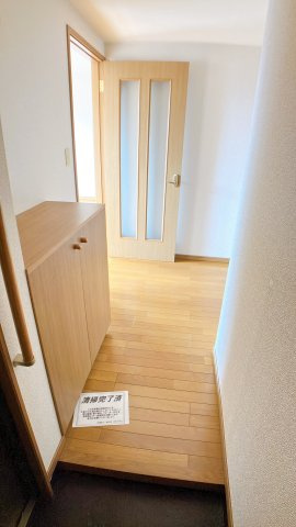 コート半田東Ａ棟の玄関|別部屋反転間取のお写真になります。参考にご覧くださいませ。