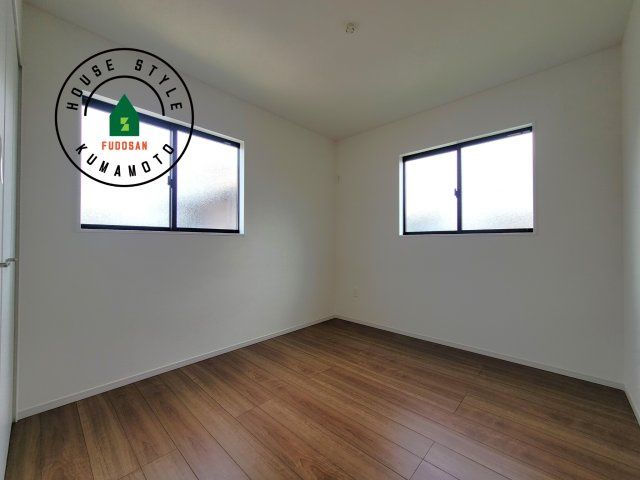 熊本市北区楠1丁目第2-2棟（2号棟）　の洋室|採光良好な洋室は全居室、複層ガラスの遮熱効果と断熱効果で、一年中快適に過ごせます。