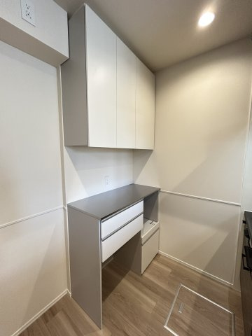 エストフォート上本郷の内装|食器棚