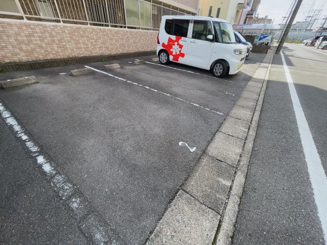 アネックス江端の駐車場