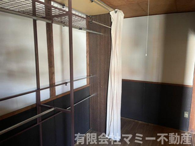 【洋室】 | 七つ屋町中古住宅 | 2F　洋室（ウォークインクローゼット）