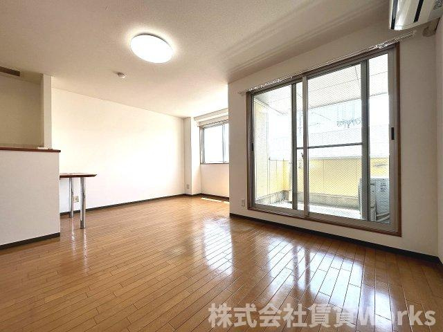 クリスタルハイツⅡの居間・リビング