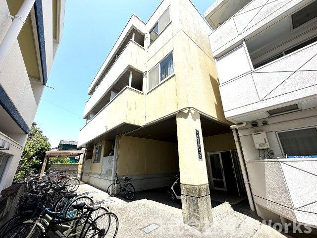 クリスタルハイツⅡの外観