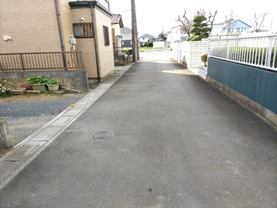 【前面道路含む現地写真】 | 伊奈町大針　古家付売地
