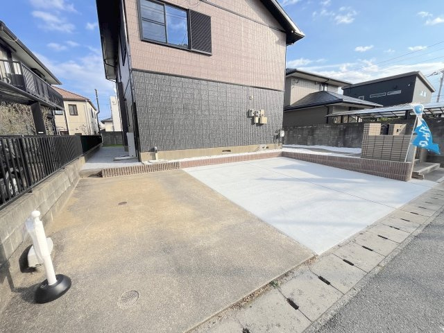 春日８丁目戸建の駐車場