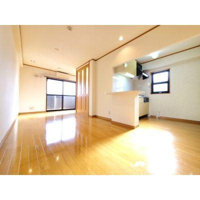 ブリスポート新屋敷の居間・リビング