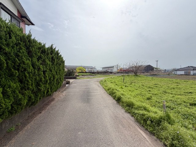 都城市都北町の売地の前面道路含む現地写真