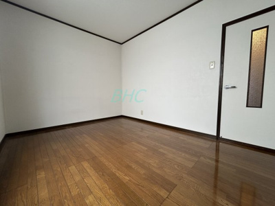 【洋室】 | 島の関 | 住まう方でカスタマイズしていただけるシンプルなデザインの内装。