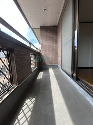 【バルコニー】 | 島の関 | 気持ちのいい空が見渡せる広いバルコニー。