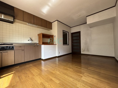 【居間・リビング】 | 島の関 | ゆったりとくつろげる上質なリビングダイニングは暮らしに価値のある時間を演出してくれます。