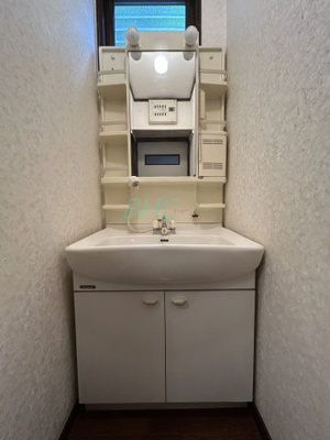 【独立洗面台】 | 島の関 | 清潔感ある洗面台は、身だしなみチェックや肌のお手入れに最適です。