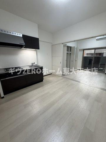 グランパシフィック今里LUXEの居間・リビング