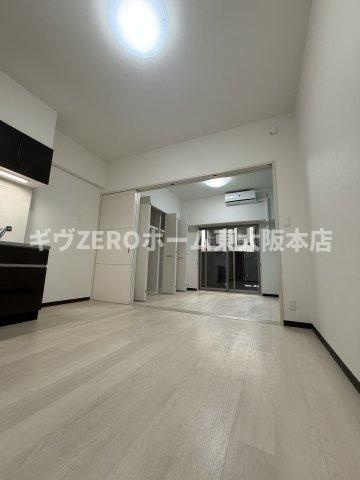 グランパシフィック今里LUXEの居間・リビング