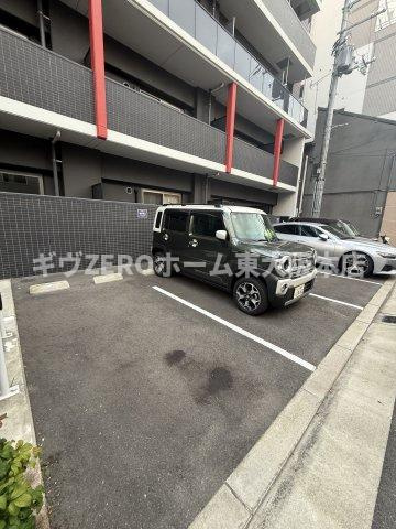 グランパシフィック今里LUXEの駐車場