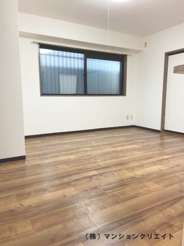 信開ベルシー城東の居間・リビング