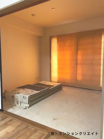 信開ベルシー城東の和室|目隠し用の紙カーテンが付いてます。