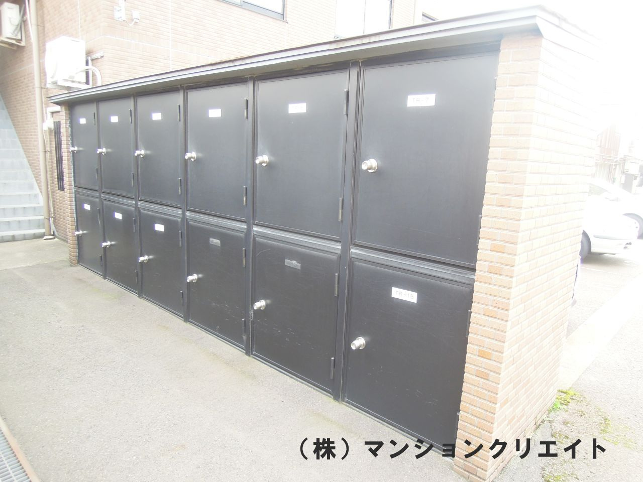 信開ベルシー城東の設備|専用トランクルーム（タイヤ置場）が付いてます。
