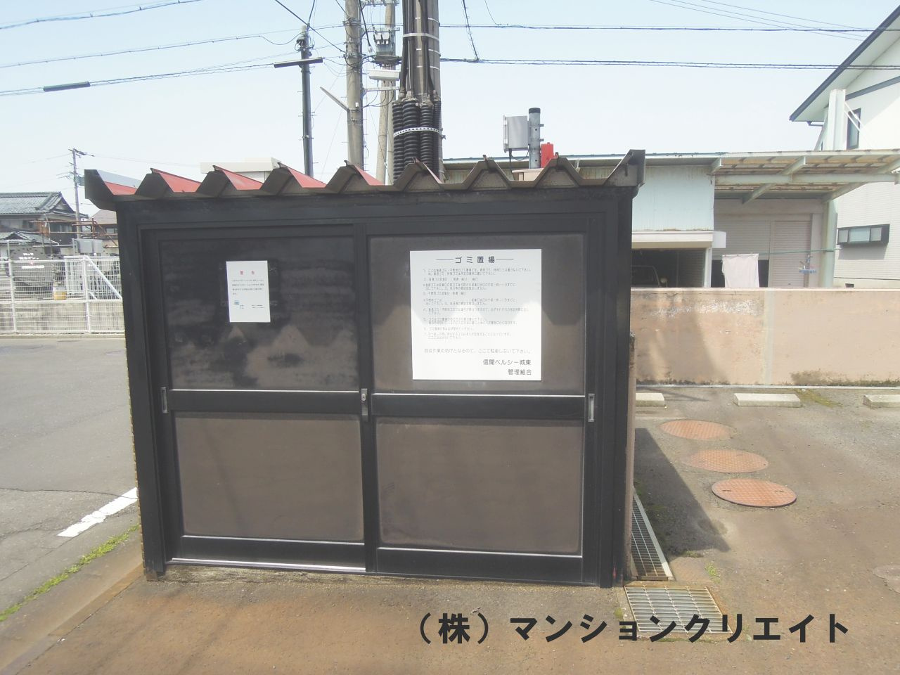 信開ベルシー城東のその他共用部分|ゴミ庫は敷地内にあり、前の日に捨てられます。