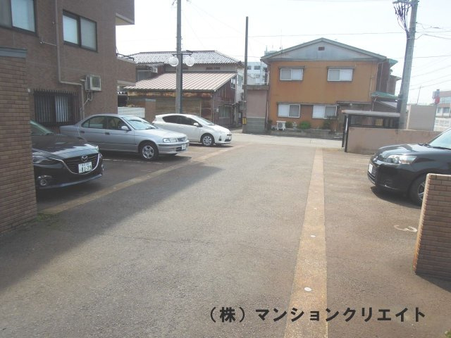 信開ベルシー城東の駐車場|融雪が付いています